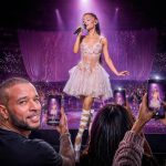 Ariana Grande sur scène lors d’une performance